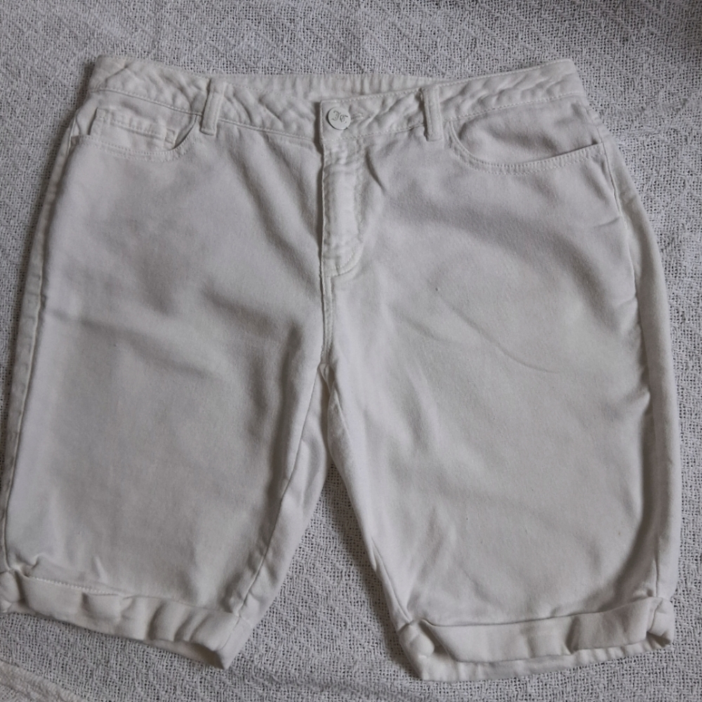Juicy Couture Bermuda Shorts white Womens size 8